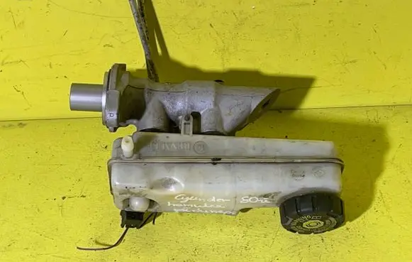 Renault Megane III Master brake cylinder RZ3R10P3K8