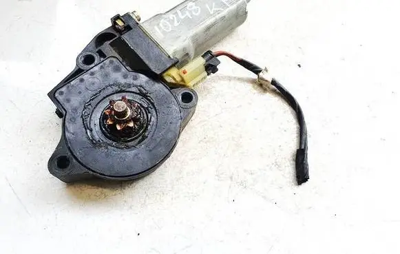 Hyundai Trajet Front door window regulator motor