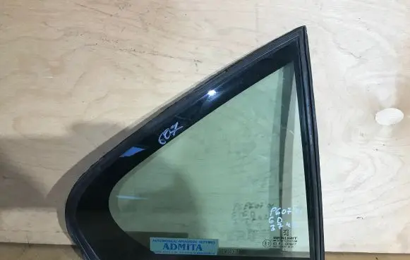 Peugeot 607 Rear vent window glass AS2