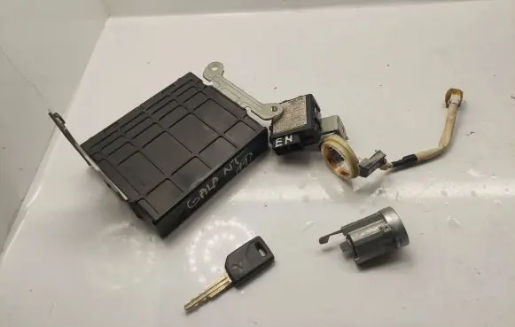 Mitsubishi Galant Engine ECU kit and lock set MD362348 E2T67690 MR301003