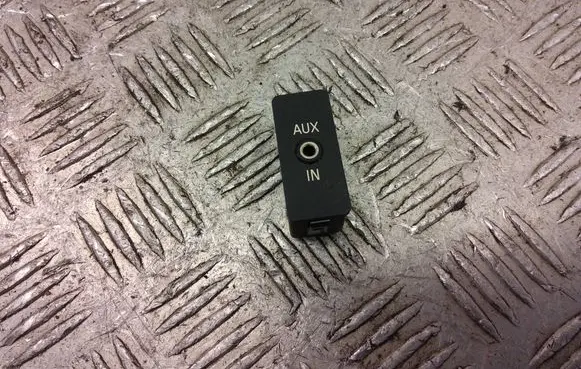 BMW 1 E81 E87 AUX in-socket connector 6930561