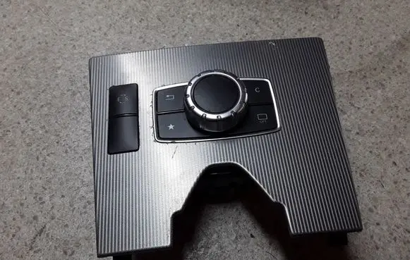 Multifunctional control switch/knob