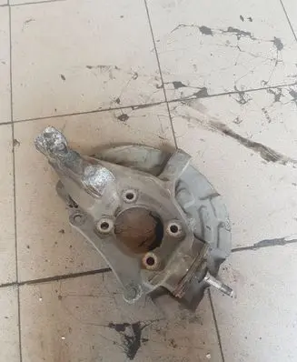 Volvo V70 Front wheel hub spindle knuckle