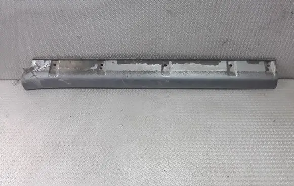 Toyota Land Cruiser (J100) Front sill trim cover