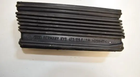Audi A8 S8 D3 4E Air intake duct part 4E0129627M