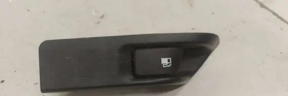 Toyota Prius (XW20) Fuel tank opening switch 