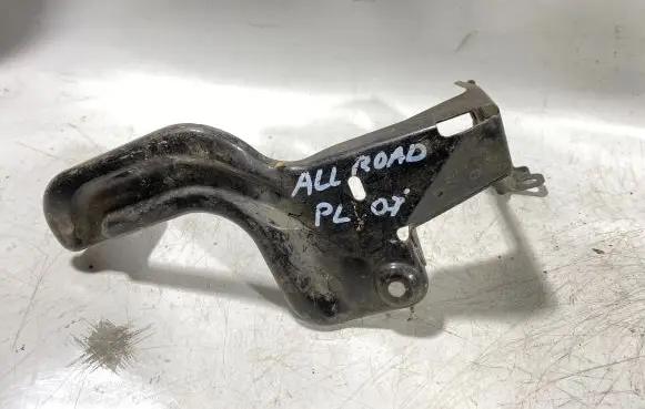 Audi A6 Allroad C6 Intercooler pipe mounting bracket 4f0145814c