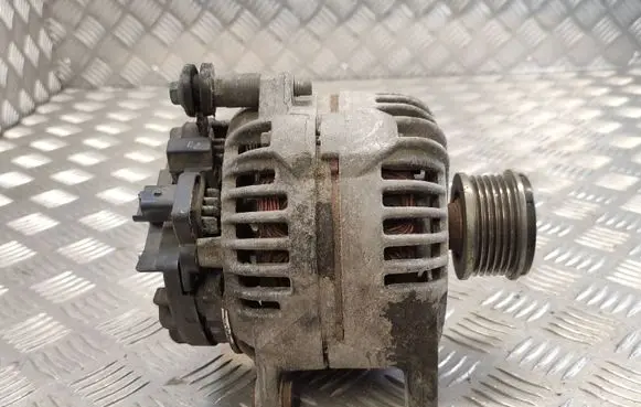 Nissan Juke I F15 Generator/alternator 23100JD10A 0124525140 8200728292F