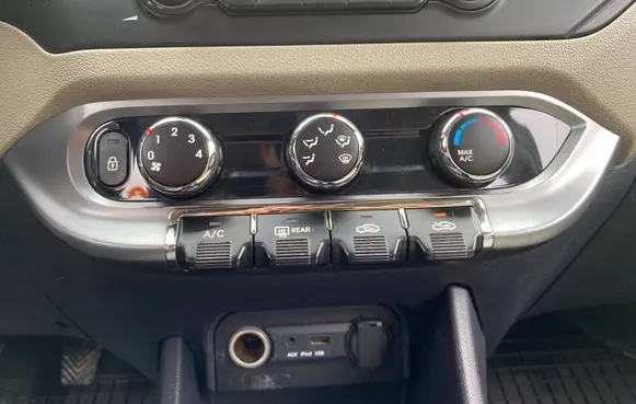 KIA Rio Climate control/heater control trim
