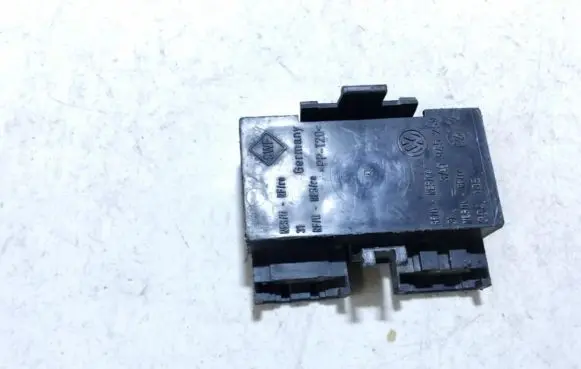 Volkswagen PASSAT B4 Tail light bulb cover holder 3a9945259