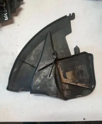 Volvo XC70 Front bumper skid plate/under tray 8620000 3504