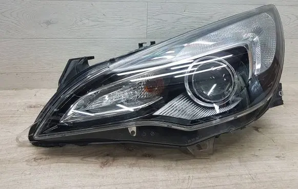 Opel Astra J Headlight/headlamp 39027951 LE10A6241