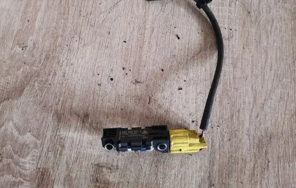 Audi A4 S4 B7 8E 8H Airbag deployment crash/impact sensor 8E0959651A