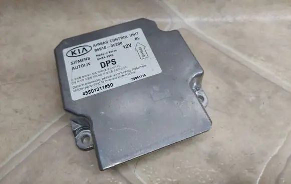 KIA Sorento Airbag control unit/module 959103E200 5WK43245 45S0131185D