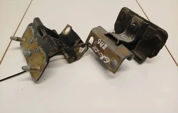 Jeep Grand Cherokee (WK) Tailgate/trunk/boot hinge