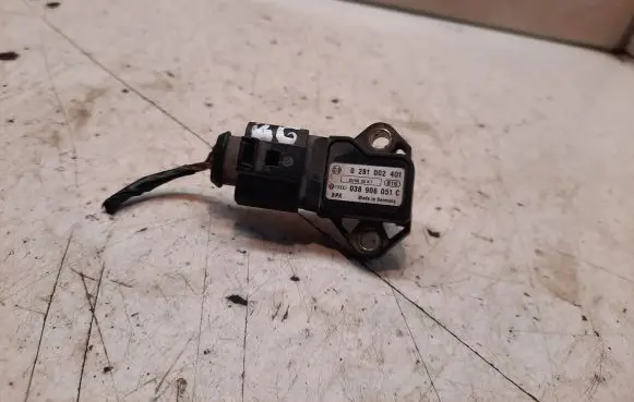 Volkswagen PASSAT B6 Air pressure sensor 038906051C 30083AK7 0281002401