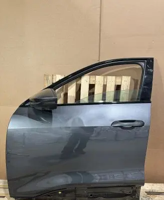 Audi e-tron Front door