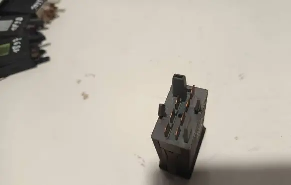 Volkswagen PASSAT B5 Hazard light switch 3B0953235B