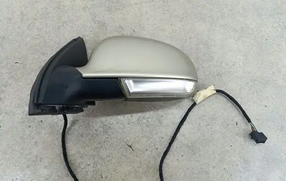 Volkswagen Jetta V Front door electric wing mirror 