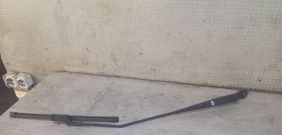 Peugeot 208 I Windshield/front glass wiper blade 9673292080