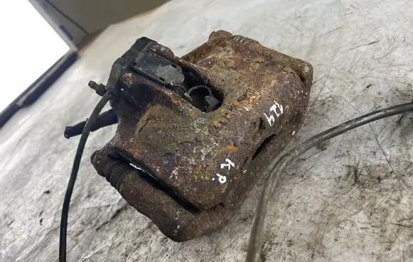 Mercedes-Benz E W124 Front brake caliper