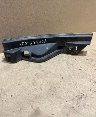 Volkswagen Touran I Front bumper mounting bracket 1T0807889A