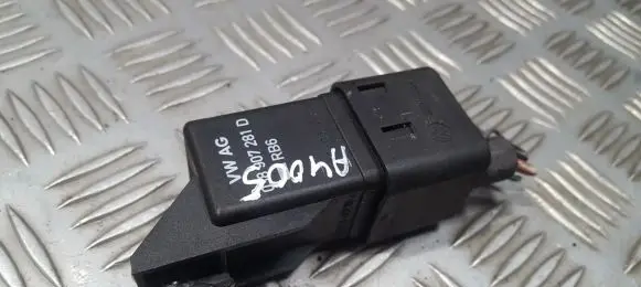 Skoda Octavia Mk2 (1Z) Glow plug pre-heat relay 0281003038 038907281D