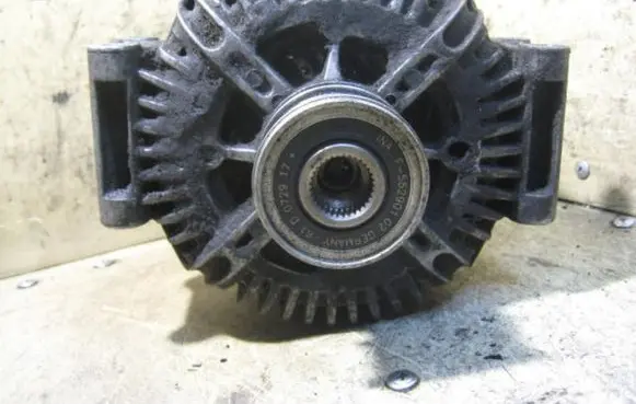 Mercedes-Benz Vito Viano W638 Generator/alternator VALEOA6461541102 22CDI 108023035