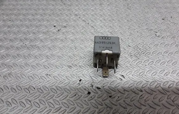 Volkswagen PASSAT B5 Other relay 443951253K