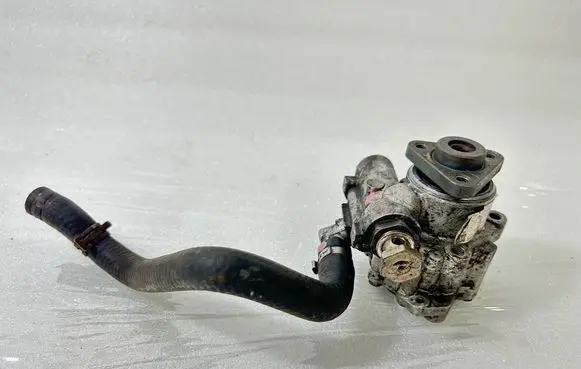 Audi A6 S6 C5 4B Power steering pump 4B0145156