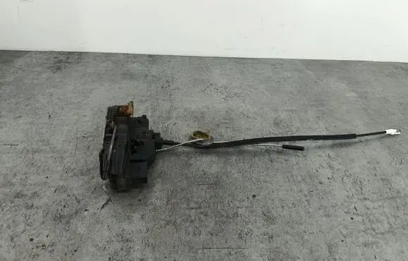 Opel Insignia A Front door lock 13503801