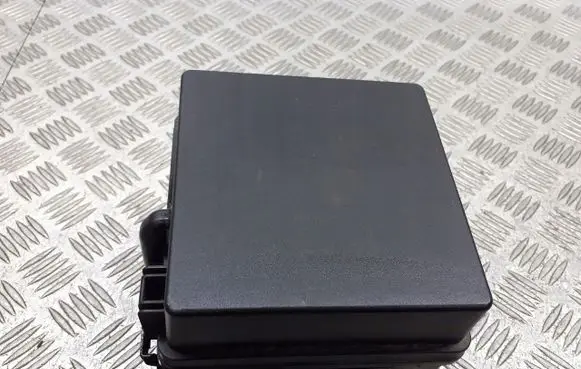 Hyundai i30 Fuse box cover 