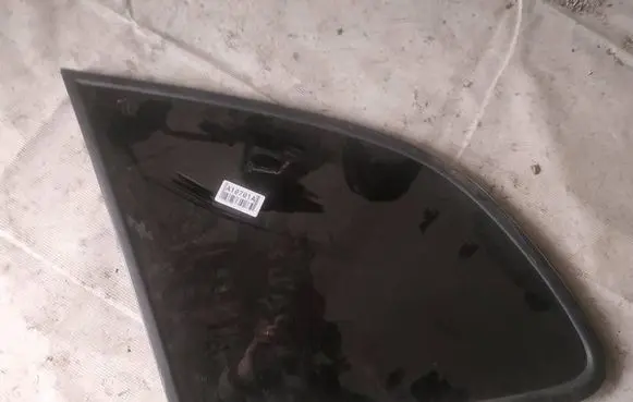Rear side window