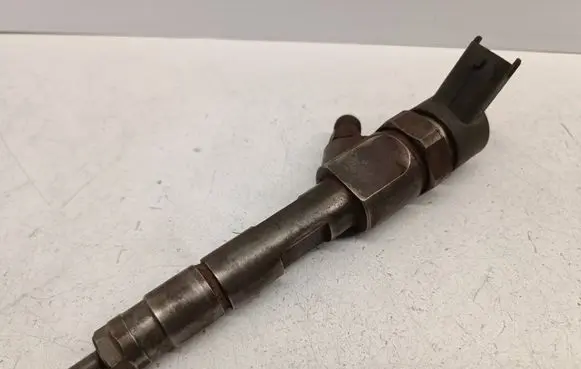 Mitsubishi Space Star Fuel injector 8200238528 0445110146