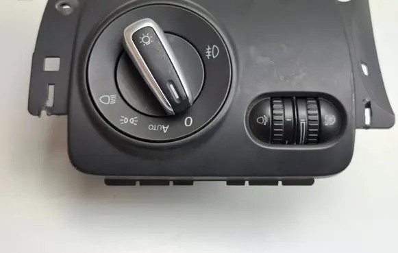 Volkswagen Golf V Light switch 1K2858341