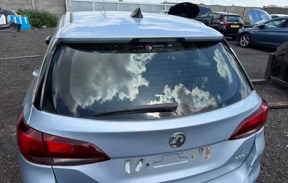 Opel Astra K Truck tailgate