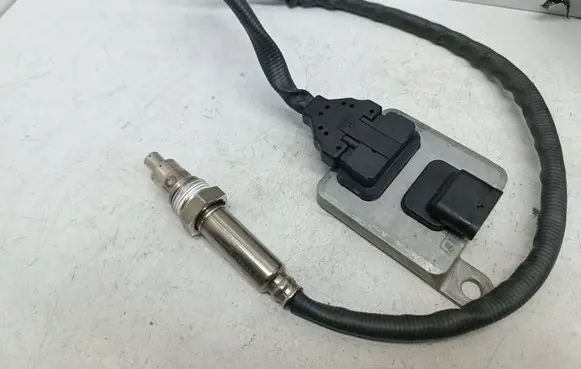 Mercedes-Benz E W212 Lambda probe sensor A0009055712 0009055712