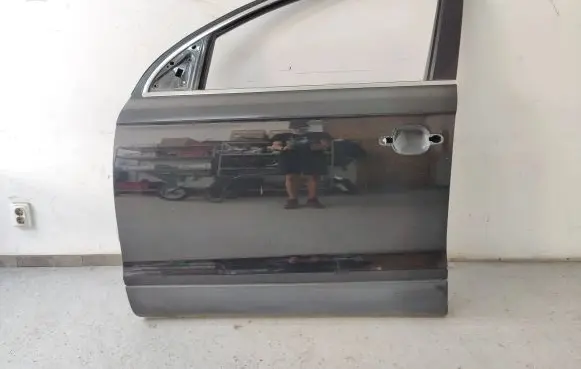 Audi Q7 4L Front door