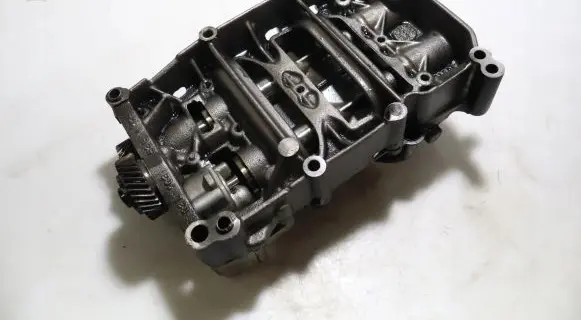 Audi A4 S4 B8 8K Oil pump 