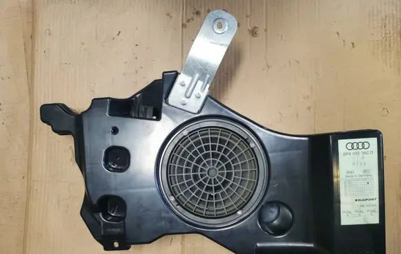 Audi A3 S3 A3 Sportback 8P Subwoofer speaker 8P4035382D