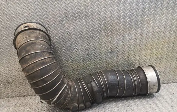 Mercedes-Benz C W203 Intercooler hose/pipe 2035280682