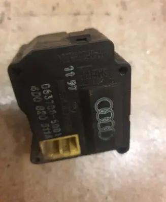 Audi A6 S6 C5 4B Air flap motor/actuator 0637005001 4D0820511A