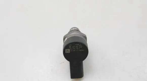 BMW 5 E60 E61 Fuel pressure sensor 0281002738