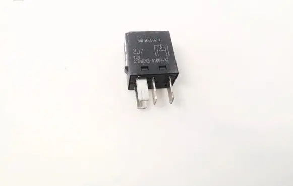 Mitsubishi Carisma Other relay mb953382