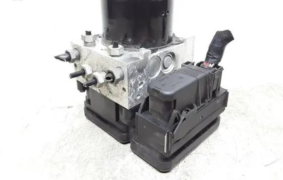 Volvo V70 ABS Pump 31329139