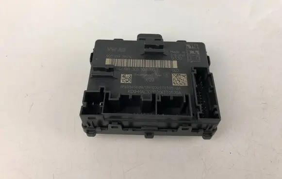 Volkswagen Tiguan Door control unit/module 5Q0959393K