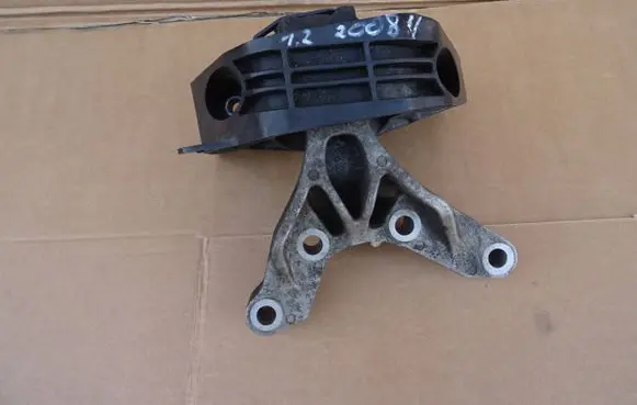 Peugeot 2008 II Engine mount vacuum valve 