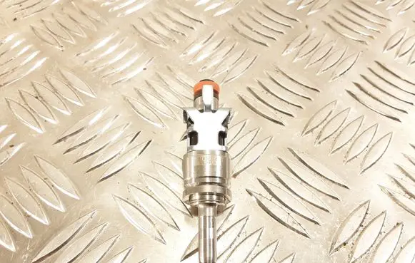 Volvo V60 Fuel injector 31432778