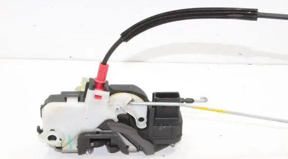 Chevrolet Orlando Front door lock 13503740