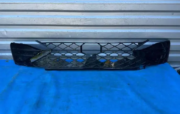 Volkswagen Golf VIII Front bumper upper radiator grill 5H0853677AQ